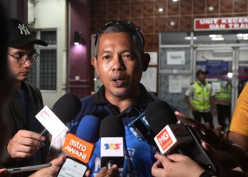 MUZAFAR Mohamad bercakap kepada pemberita di Hospital Tapah hari ini. - UTUSAN/ZULFACHRI ZULKIFLI