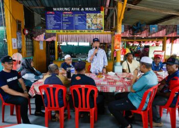MUHYIDDIN Yassin ketika Program Sembang Santai Dewan Undangan Negeri (DUN) Bukit Kepong di sini hari ini.