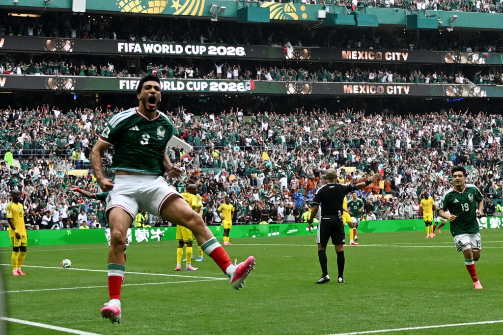 Mexico banks on experience, Ecuador seeks surprise in World Cup clash