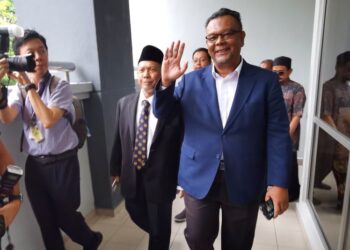 HAIM Hilman Abdullah dibawa ke Mahkamah Majistret Seremban semalam bagi berdepan pertuduhan mengeluarkan kenyataan dengan niat menyebabkan kebimbangan awam berhubung isu kemasukan pelajar ke universiti awam baru-baru ini. – UTUSAN/MOHD. SHAHJEHAN MAAMIN