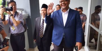 HAIM Hilman Abdullah dibawa ke Mahkamah Majistret Seremban semalam bagi berdepan pertuduhan mengeluarkan kenyataan dengan niat menyebabkan kebimbangan awam berhubung isu kemasukan pelajar ke universiti awam baru-baru ini. – UTUSAN/MOHD. SHAHJEHAN MAAMIN