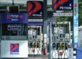 HARGA minyak mentah Brent kembali menyusut 1.14 peratus kepada AS93.90 (RM375) setong, manakala West Texas Intermediate (WTI) turun 1.14 peratus kepada AS$91.11 (RM361) sehingga lewat petang semalam.