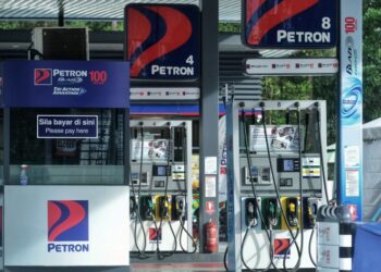 HARGA minyak mentah Brent kembali menyusut 1.14 peratus kepada AS93.90 (RM375) setong, manakala West Texas Intermediate (WTI) turun 1.14 peratus kepada AS$91.11 (RM361) sehingga lewat petang semalam.