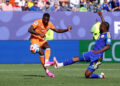 PEMAIN Ivory Coast, Nicolas Pepe melepaskan rembatan untuk gol kedua peribadinya ketika berdepan Curacao di Stadium Philadelphia, hari ini.-AFP