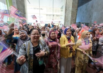 BUDAYA kerja reaktif dalam kalangan penjawat awam perlu ditinggalkan dan digantikan dengan pemikiran futuristik yang mengutamakan pencegahan serta tindakan awal.
