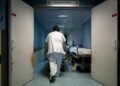 HOSPITAL dipenuhi mayat ketika gelombang haba melanda Paris. - AFP