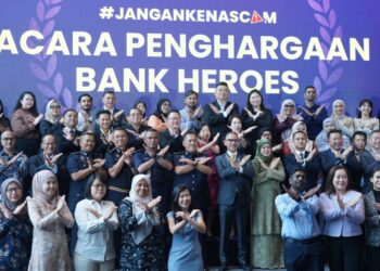 RUSDI Mohd. Isa pada Majlis Penghargaan Bank Heroes #jangankenascam, di sini, hari ini. UTUSAN/MOHD FARIZWAN HASBULLAH