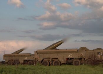 GAMBAR fail pasukan peluru berpandu Russia menjalankan latihan senjata nuklear taktikal. - AFP