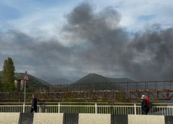 KEPULAN asap akibat sebuah loji minyak Russia diserang di Krasnodar. - AFP