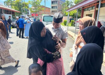 SUASANA sayu di Unit Forensik Hospital Gerik ketika waris mangsa kemalangan maut, Zuraida Abu Bakar menunggu proses bedah siasat.