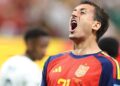 Mikel Oyarzabal antara tulang belakang Sepanyol. - AFP