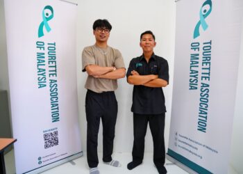 MARCUS (kiri) dan Mohd Subri aktif memberi kesedaran kepada masyarakat mengenai penyakit Tourette. - UTUSAN/SADDAM YUSOFF