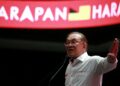 ANWAR Ibrahim ketika berucap pada Majlis Pelancaran Jentera Pilihan Raya Pakatan Harapan (PH) di Karisma Arena Seremban, malam tadi.-UTUSAN/MOHD. SHAHJEHAN MAAMIN.