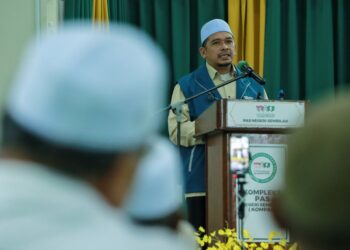 MOHD. Fairuz Mohd. Isa ketika berucap pada Ceramah Umum dan Majlis Pelancaran Logo PRN PAS Nismilan di Kompleks Pas Negeri Sembilan di Seremban semalam.-UTUSAN/MOHD. SHAHJEHAN MAAMIN.