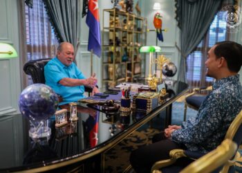 YANG di-Pertuan Agong Sultan Ibrahim berkenan menerima mengadap Menteri Besar,  Datuk Onn Hafiz Ghazi, semalam. FACEBOOK SULTAN IBRAHIM