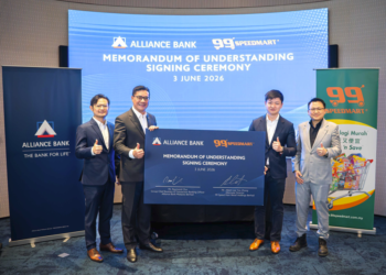 DARI kiri, Ketua Transformasi Perniagaan SME Digital & Pemerolehan Peniaga Alliance Bank Malaysia Berhad, Kevin Shum, Raymond Chui, Albert Lee dan Ketua Pegawai Operasi 99 Speed Mart Retail Holdings Berhad, Yong Eng Kwang ketika majlis menandatangani Memorandum Persefahaman (MoU) bagi memperkenalkan pelan ansuran 0 peratus pembelian pukal PKS di Kuala Lumpur, baru-baru ini.