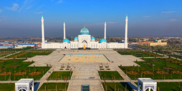 kompleks imam al-Bukhari di Samarkand, Uzbekistan. Kompleks itu turut menempatkan makamnya.
