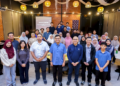 AKMAL Nasrullah Mohd Nasir (tengah) semasa sesi libat urus bersama alumni, pelajar dan bakat Yayasan Peneraju.