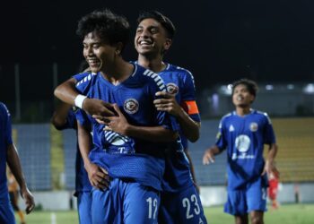 PEMAIN-Pemain MISC Touchtronics meraikan gol kemenangan ke atas Selangor FC.