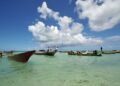 INDONESIA mengarahkan penduduk tepi laut berpindah. - AFP