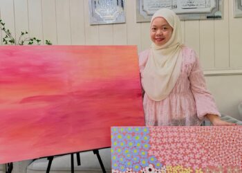 Nur Syahidatul Nazirah mempelajari sendiri seni tekstur menggunakan platform media sosial.