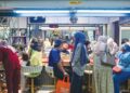 ORANG ramai membeli emas. - GAMBAR HIASAN
