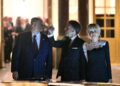 TRUMP (kiri) menandatangani perjanjian dengan Iran di Istana Versailles, Perancis. - AFP