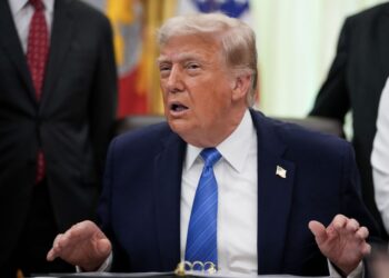 DONALD TRUMP