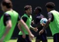 Skuad Piala Dunia Amerika Syarikat menjalani latihan menjelang pertemuan menentang Paraguay esok. - AFP
