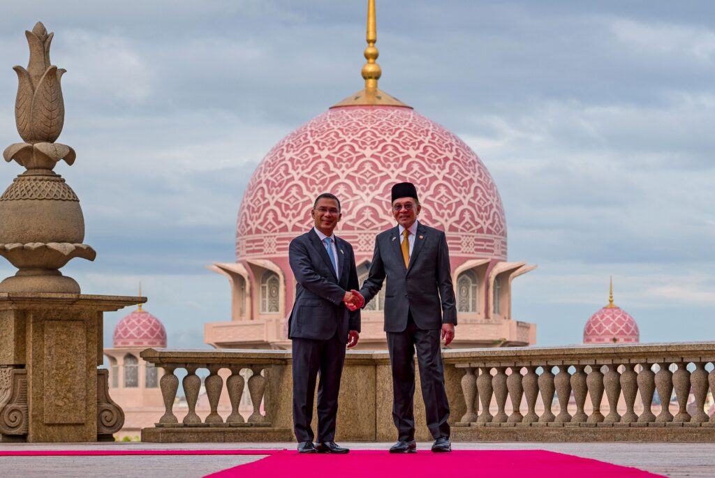 Malaysia, Bangladesh to use ASEAN platform to address Rohingya issue