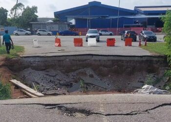 KEADAAN jambatan runtuh di Taman Shahzan, Indera Mahkota di Kuantan, Pahang yang runtuh pada November tahun lalu.
