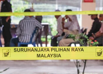 isu utama bukan lagi sama ada negara mampu mengadakan PRU16 dalam masa terdekat tetapi perkara lebih mustahak adalah sama ada pilihan raya itu benar-benar diperlukan ketika rakyat. – Mingguan/AMIR KHALID