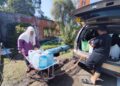ORANG ramai mengambil air yang disediakan Syarikat Air Terengganu di Kampung Banggol, Setiu, Terengganu. –  UTUSAN/WAN ZURATIKAH IFFAH WAN ZULKIFLI