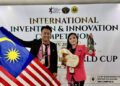 LORENICA Frenila Masundim dan Alexius Jillyne Engkamat daripada sekolah pedalaman SK.Bawang K9, Beluran, Sabah mengibarkan jalur gemilang di pentas inovasi di Jakarta Indonesia.