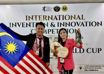 LORENICA Frenila Masundim  dan  Alexius Jillyne  Engkamat  daripada  sekolah pedalaman SK.Bawang K9, Beluran, Sabah mengibarkan jalur gemilang di pentas inovasi di Jakarta Indonesia.