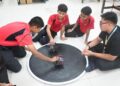 PELAJAR STAR diedahkan secara praktikal bidang robotik, elektronik dan pengaturcaraan menerusi bengkek Asas SUMO Robot anjuran Politeknik Ungku Omar.