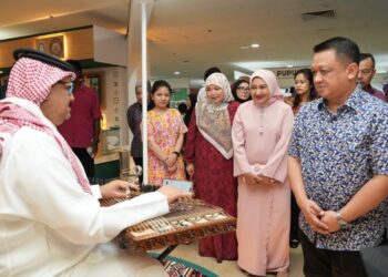 TUANKU Syed Faizuddin Putra Jamalullail dan Raja Puan Muda Perlis, Tuanku Dr. Hajah Lailatul Shahreen Akashah Khalil berkenan berangkat menghadiri Pesta Buku Antarabangsa Kuala Lumpur (PBAKL) 2026 di Dewan Tun Hussein Onn, Pusat Dagangan Dunia Kuala Lumpur (WTCKL).
