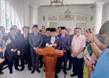 ONN Hafiz Ghazi mengumumkan pembubaran DUN Johor dalam satu sidang akhbar khas yang diadakan di kediaman rasmi beliau, di Johor Bahru hari ini.