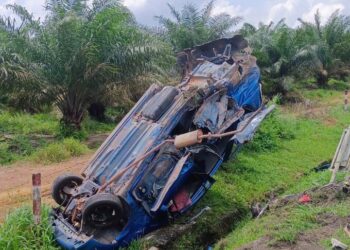 KEADAAN salah sebuah kereta yang terlibat dalam kemalangan maut disebabkan tindakan dua beradik yang memandu secara melulu dan berbahaya di Jalan Renggam-Simpang Renggam, Kluang.