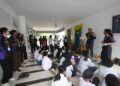 Pelajar Universiti Putra Malaysia berkongsi pengetahuan berkaitan pemakanan sihat dan dietetik bersama kanak-kanak