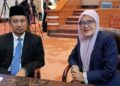 Dr. Sahruddin Jamal (kiri) bergambar bersama Alwiyah Talib.