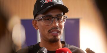 Hafizh Syahrin sewaktu ditemu bual pada majlis memperkenalkan duta UMA Racing dan atlet RCB di Putrajaya, kelmarin. - UTUSAN/FAISOL MUSTAFA