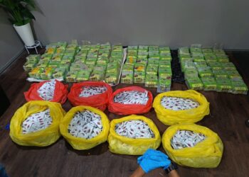 SEBAHAGIAN daripada rampasan dadah bernilai RM57.15 juta susulan penahanan dua individu di kawasan Parit Amal Laut, Muar.