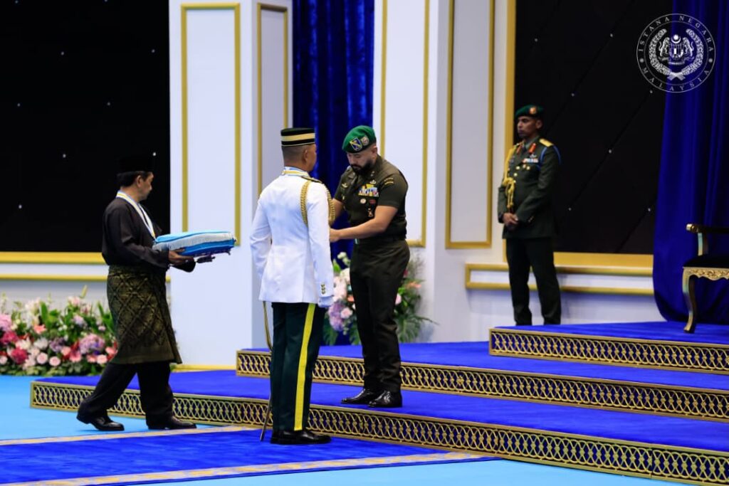 Agong perkenan kurnia pingat, darjah kepada 107 penerima