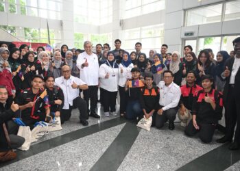 Ahmad Zahid Hamidi ketika  melancarkan GITC TVET Placement Centre (GTPC), ekosistem penempatan bakat Pendidikan dan Latihan Teknikal dan Vokasional (TVET) pertama di peringkat nasional di Putrajaya.