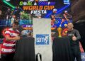 Pemilik SP Sports Park, Daniel Wong (kanan) bersama Exco SAM, Firdaus Hashim pada pelancaran trofi Fiesta Piala Dunia Gol & Smash 2026.