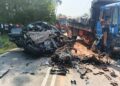 Dalam kejadian sekitar pukul 3.45 petang itu, kesemua mangsa dipercayai menaiki sebuah kereta jenis Proton X50 yang bertembung dengan lori muatan tanah 10 tan dari arah bertentangan.