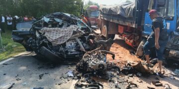Dalam kejadian sekitar pukul 3.45 petang itu, kesemua mangsa dipercayai menaiki sebuah kereta jenis Proton X50 yang bertembung dengan lori muatan tanah 10 tan dari arah bertentangan.