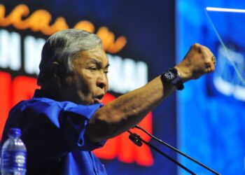 AHMAD Zahid Hamidi ketika Majlis Pelancaran Jentera Barisan Nasional Negeri Johor di Stadium Tertutup Kompleks EduCity, di sini hari ini.-UTUSAN/RAJA JAAFAR ALI