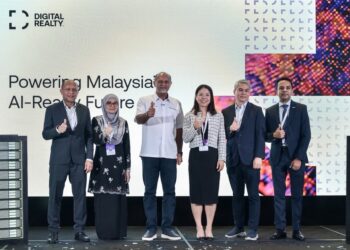 MENTERI Digital, Gobind Singh Deo merasmikan Digital Realty di sini semalam. UTUSAN/M.FIRDAUS M.JOHARI